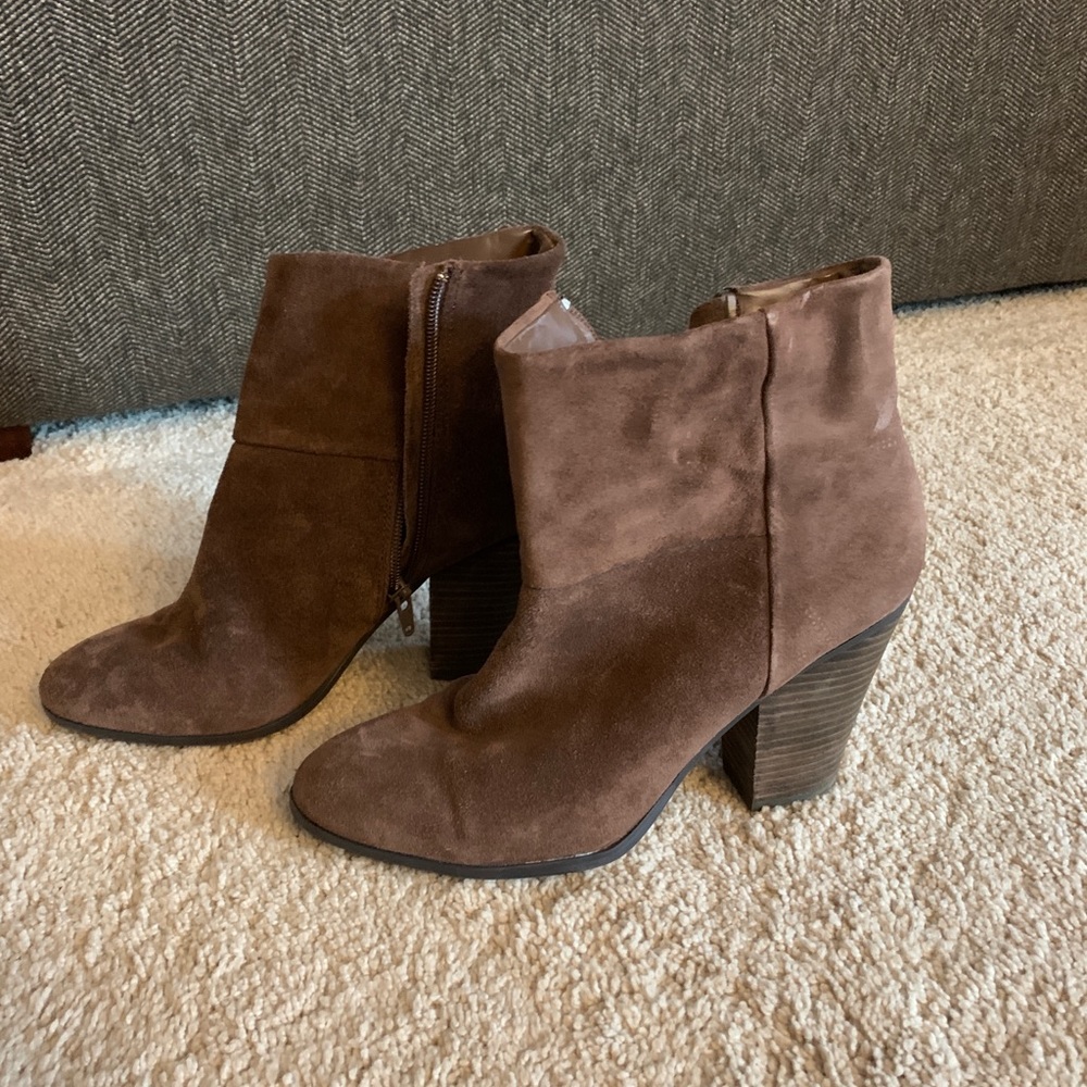Brown suede Nine West Booties